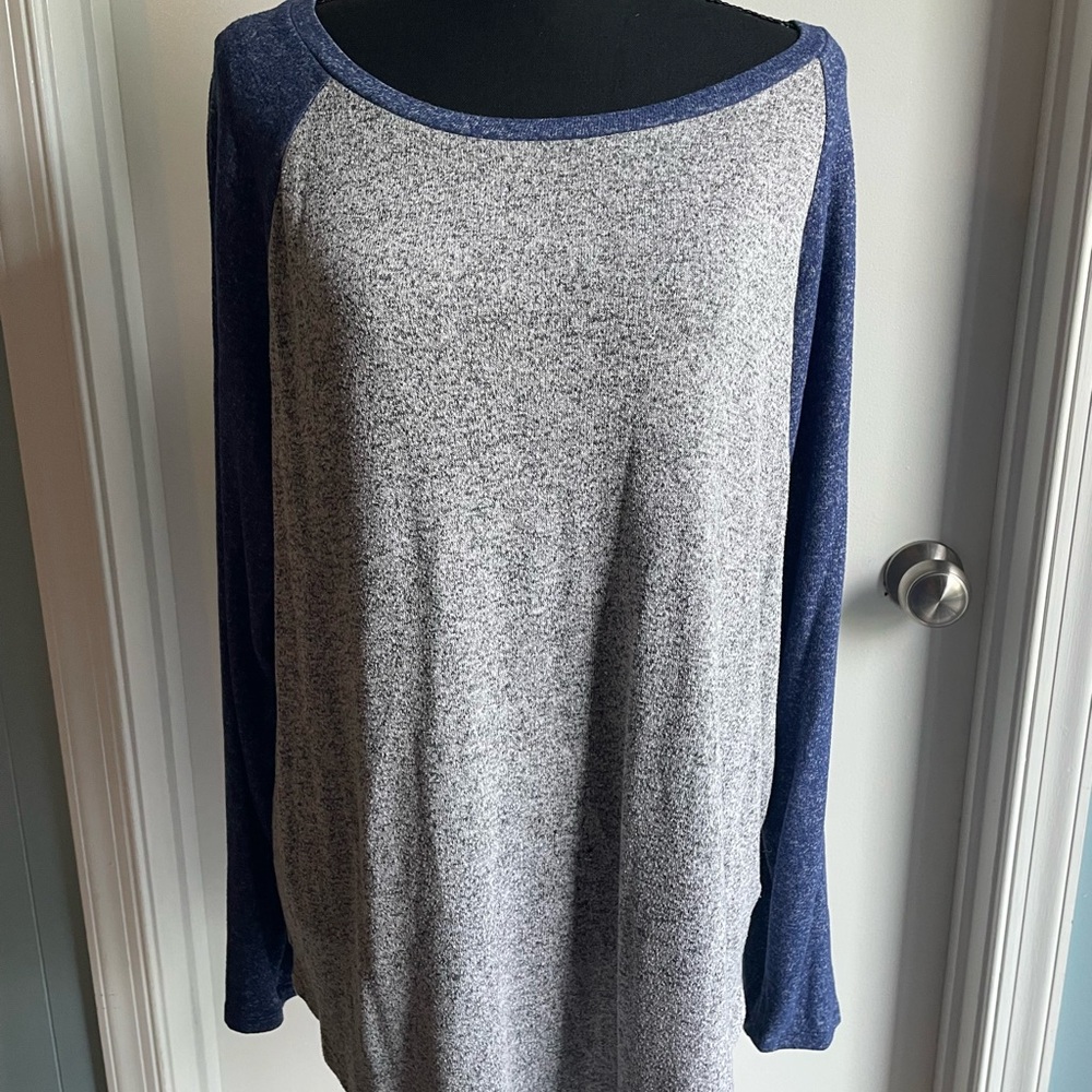 Old Navy Heather Gray and Navy Light Knit Sweater